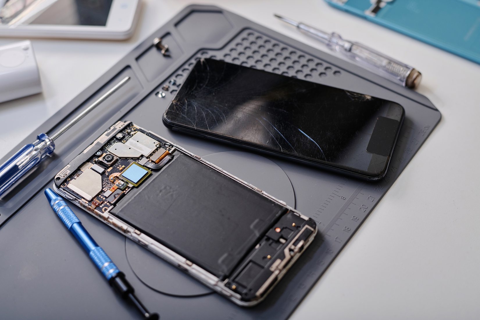 Handy Reparatur - Smartphone Display und Platine